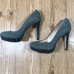 Calvin Klein Kendall Suede Platform Pumps Size 8